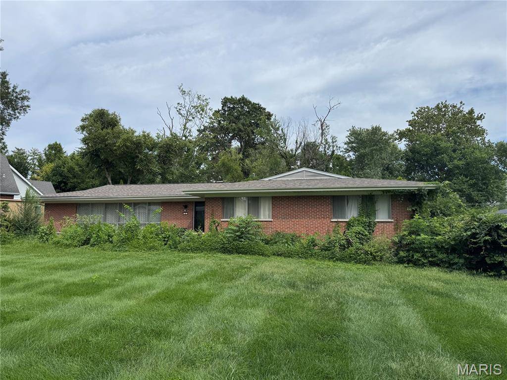 8 Wedgewood LN, St Louis, MO 63141
