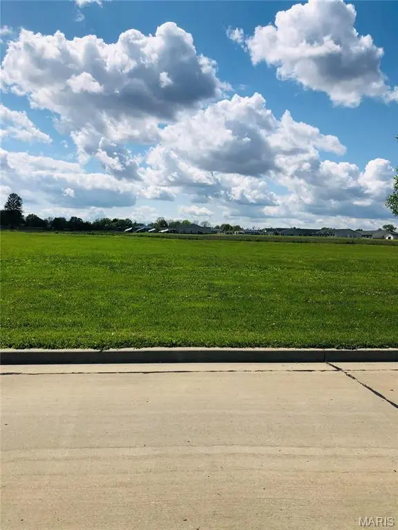 1 N June ST, Jerseyville, IL 62052