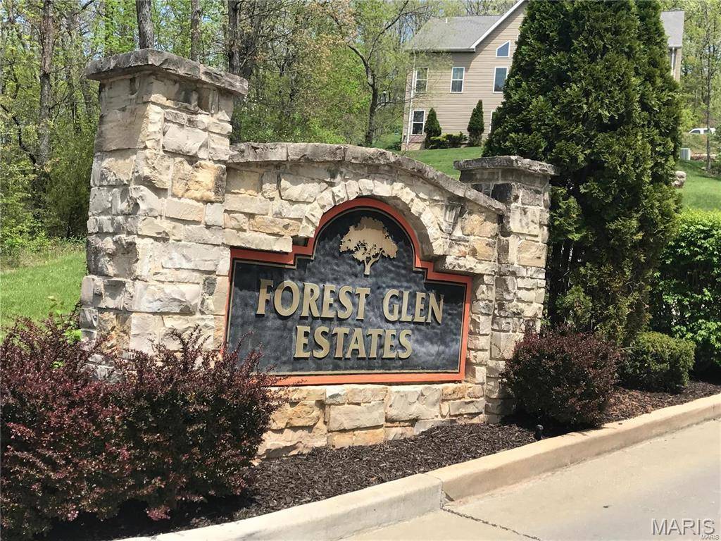 2722 Forest Glen DR, Pacific, MO 63069