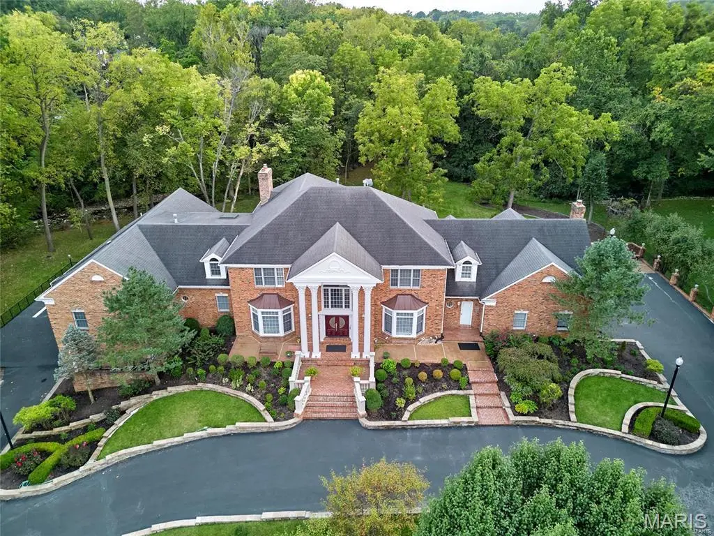 9780 Old Warson RD, St Louis, MO 63124