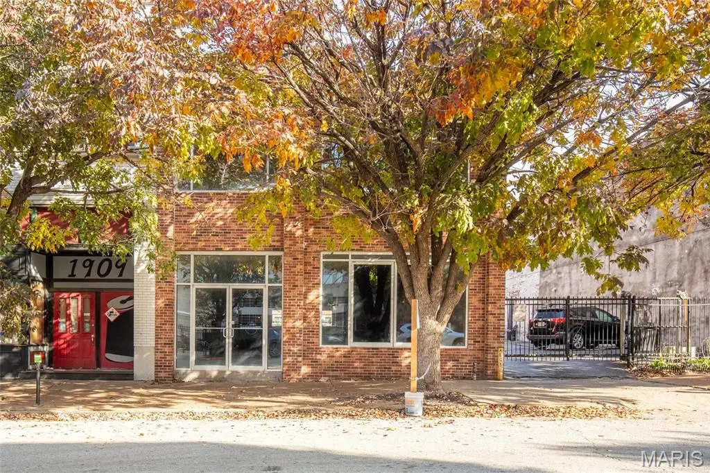 1907 Locust ST, St Louis, MO 63103