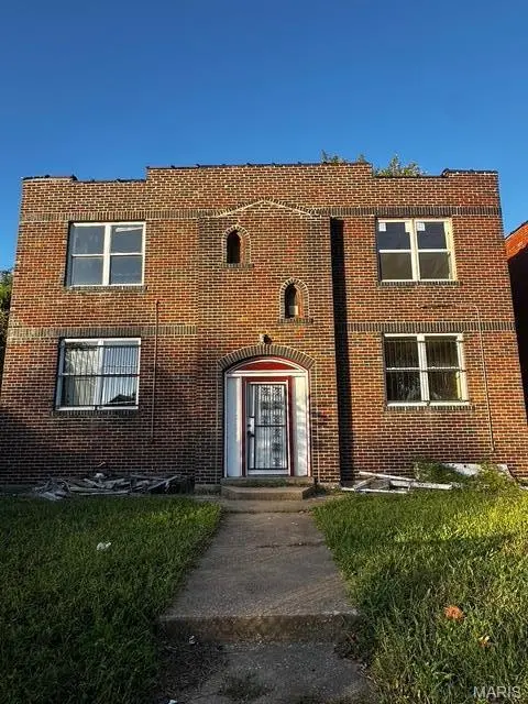 4153 E Lexington AVE, St Louis, MO 63115