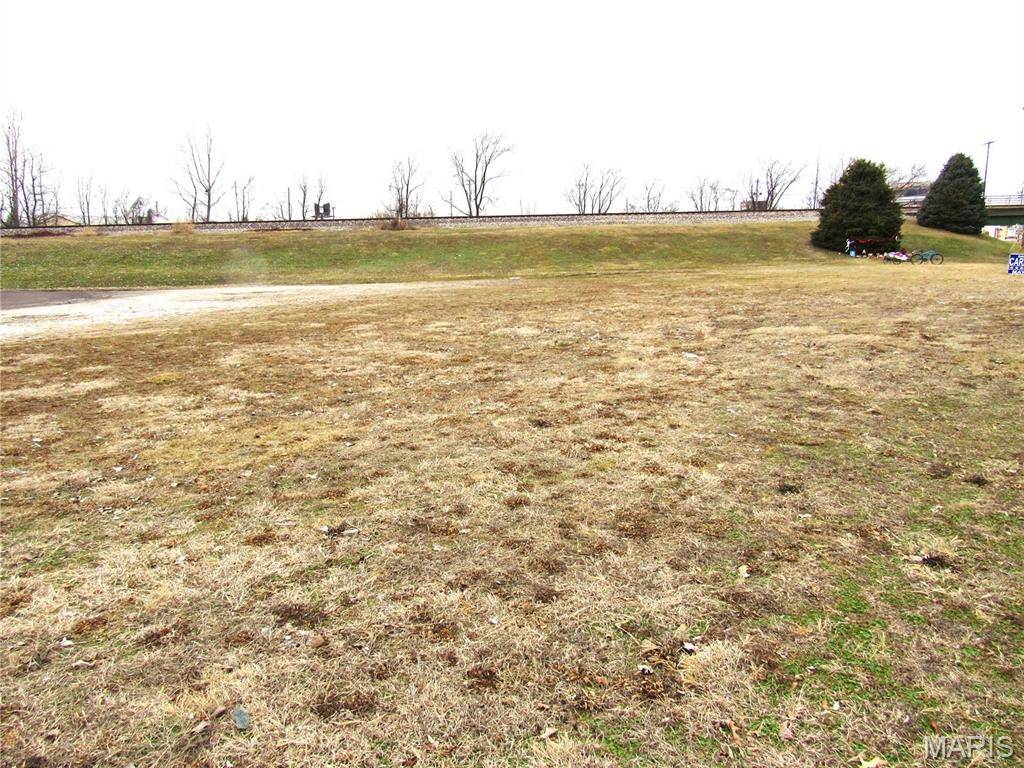 409 W Saint Louis AVE, East Alton, IL 62024