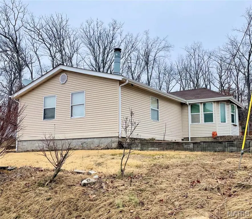 1203 E Lake DR, Perryville, MO 63775