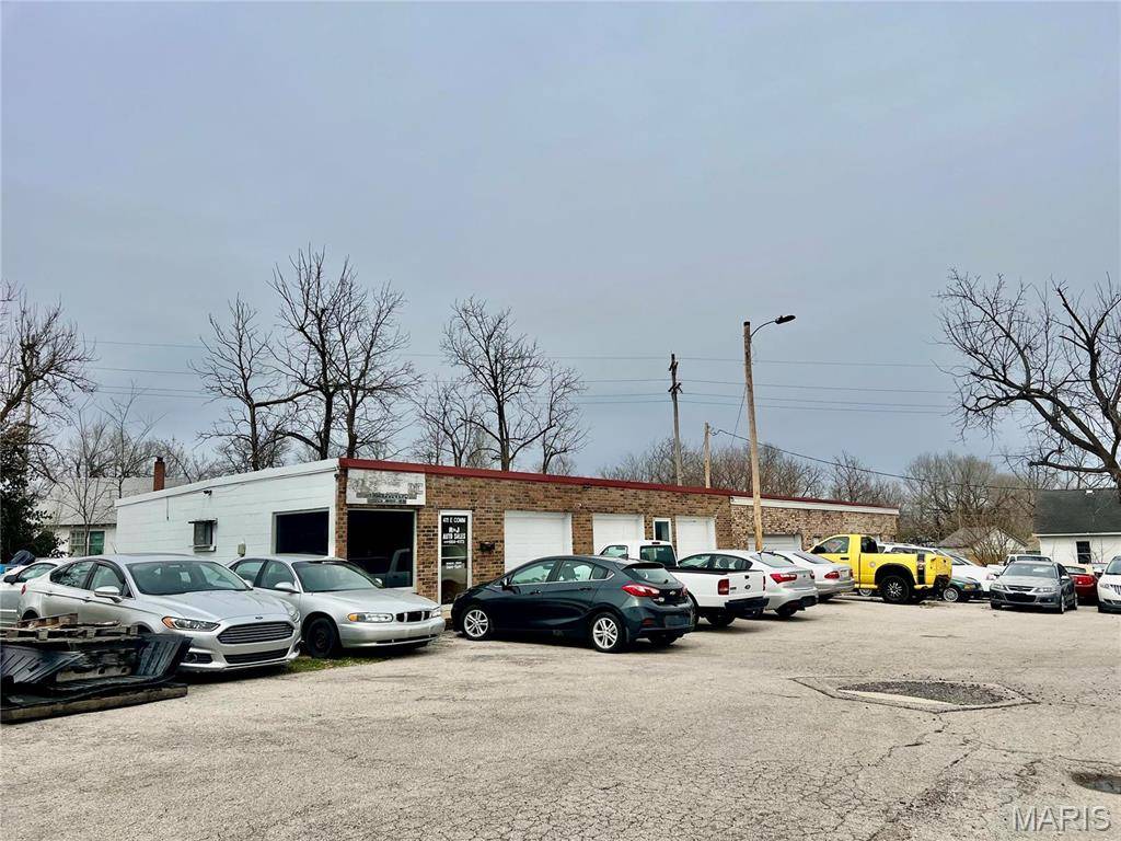 411 E COMMERCIAL ST, Lebanon, MO 65536