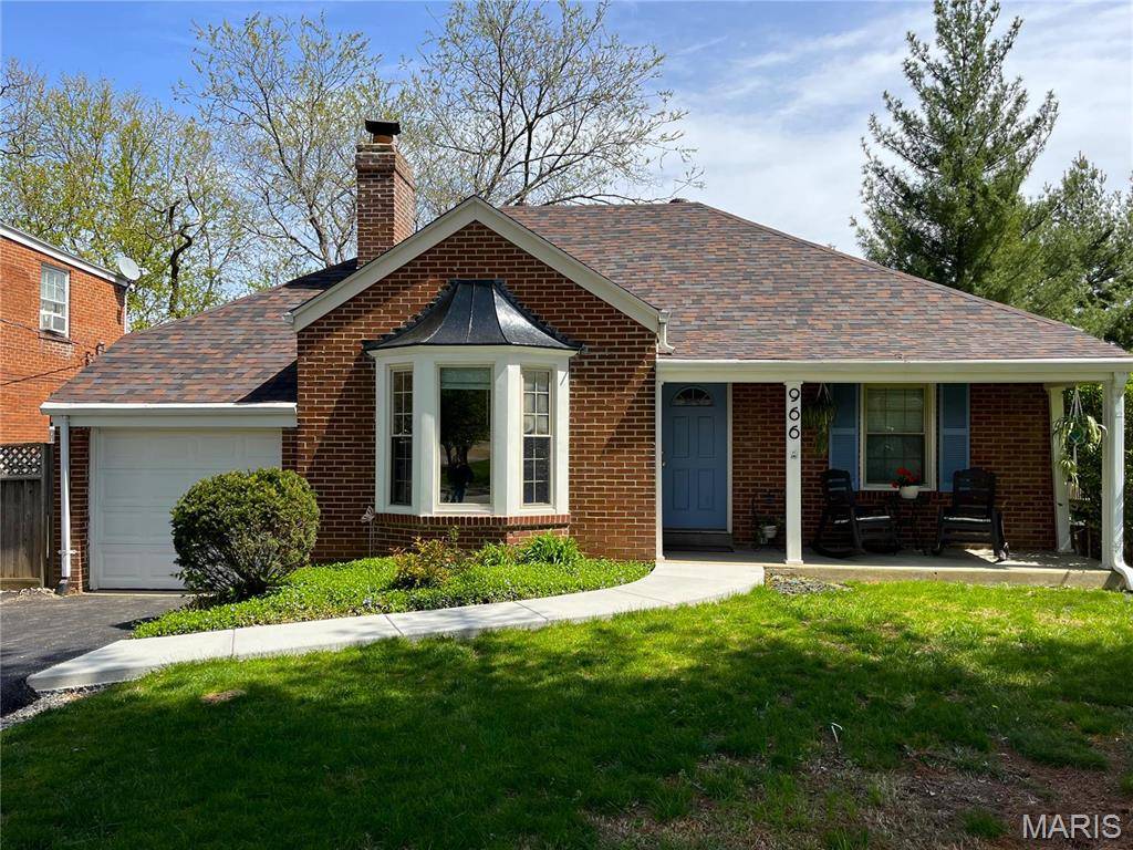 966 N Geyer RD, Kirkwood, MO 63122