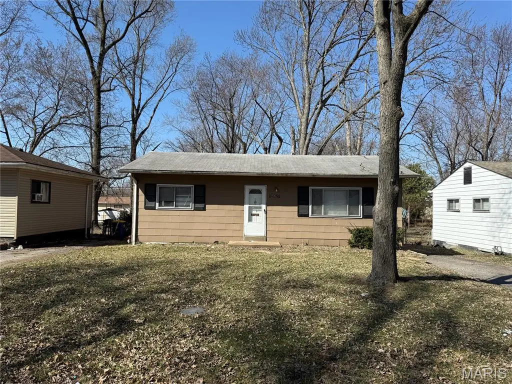 10521 Earl DR, St Louis, MO 63136