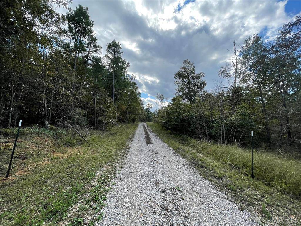 16 Woodland Heights W, Poplar Bluff, MO 63901