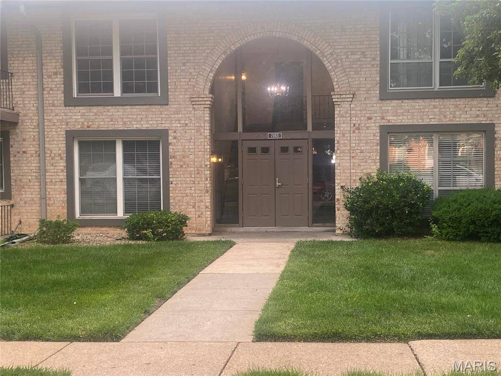 2065 Carefree LN #G, Florissant, MO 63033