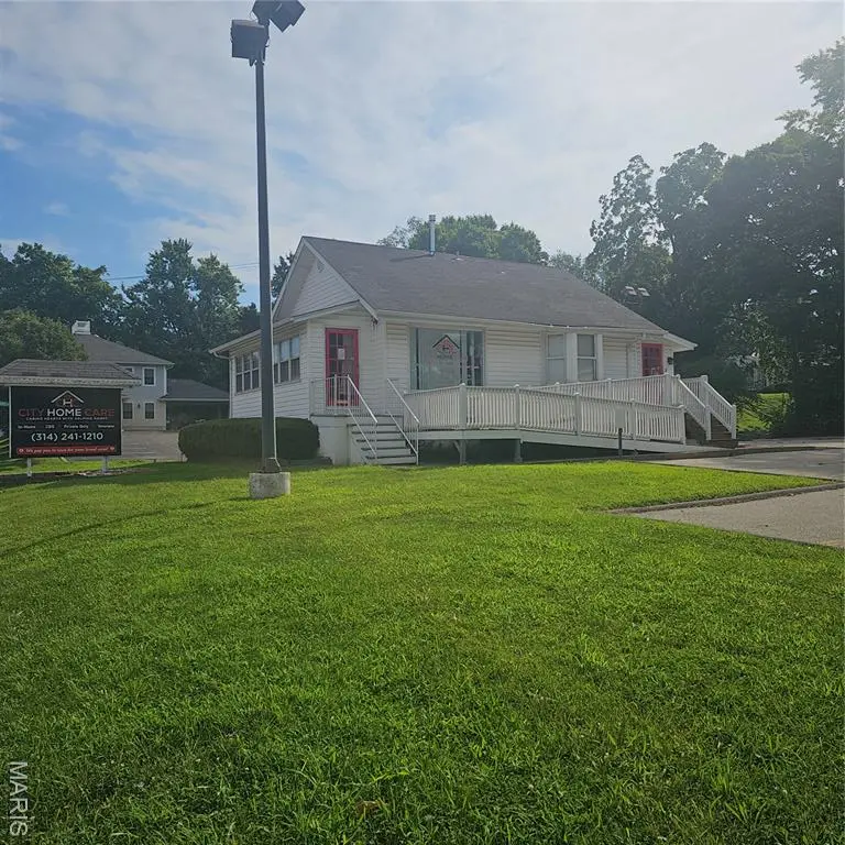 696 St. Ferdinand, Florissant, MO