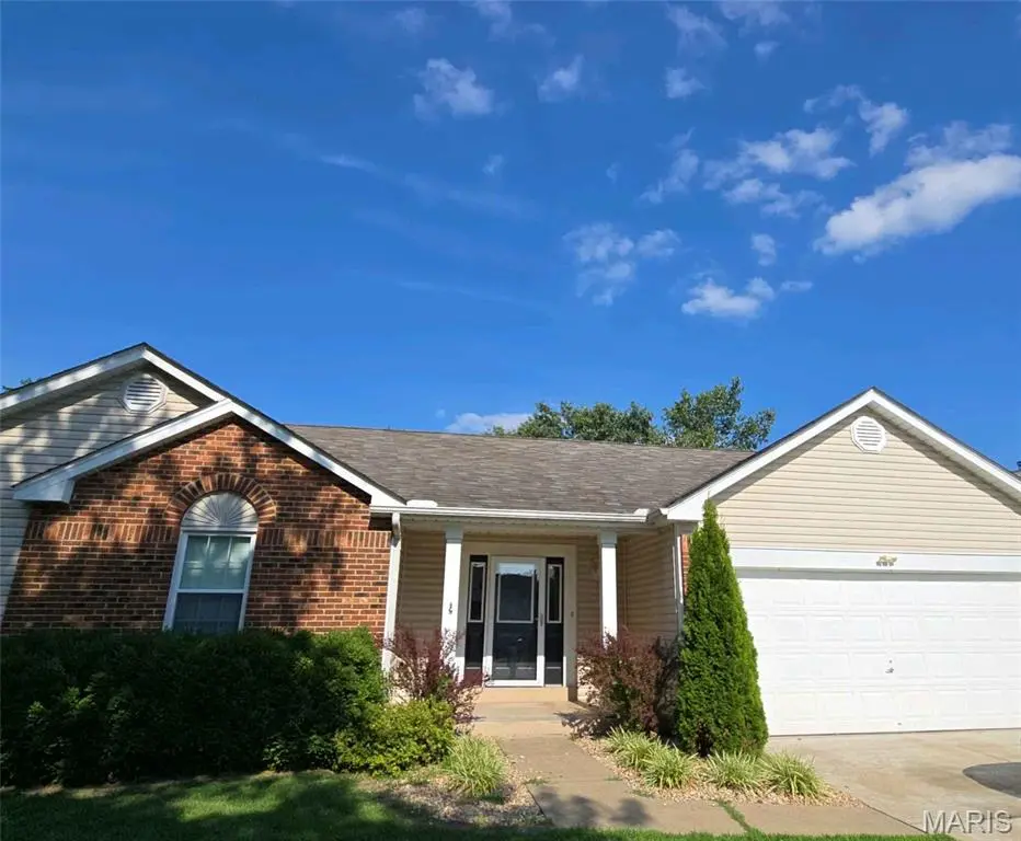 1218 Saddlemaker DR, St Charles, MO 63304