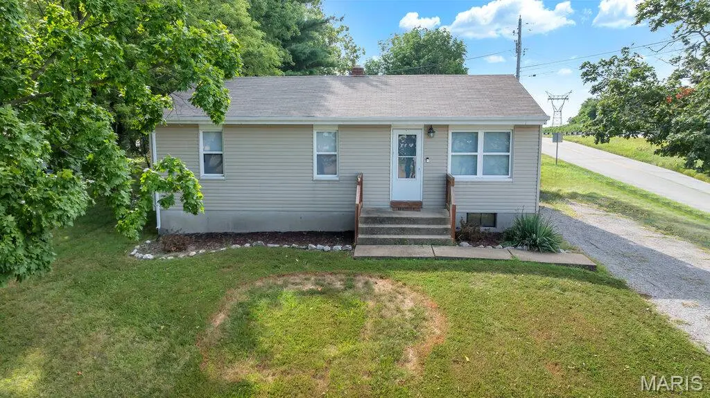 2828 Mulberry LN, St Charles, MO 63303