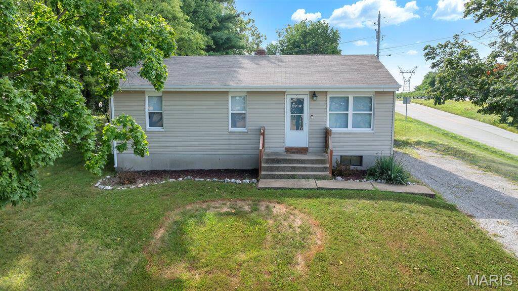 2828 Mulberry LN, St Charles, MO 63303
