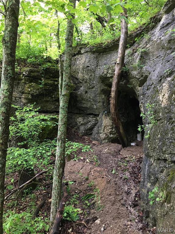 84 +/- Ac Buechele RD, New Florence, MO 63363