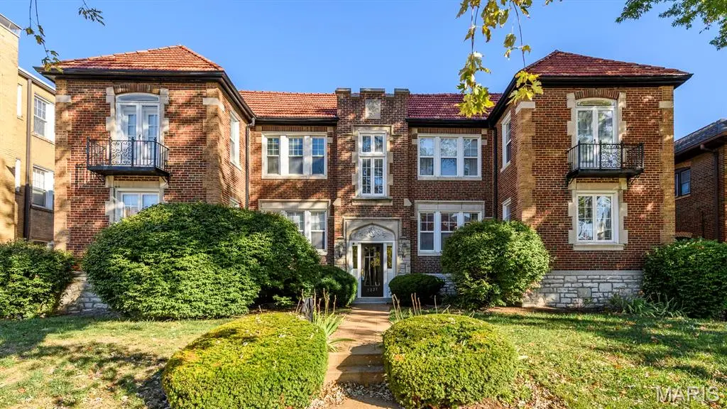 7331 Forsyth BLVD #1E, University City, MO 63105