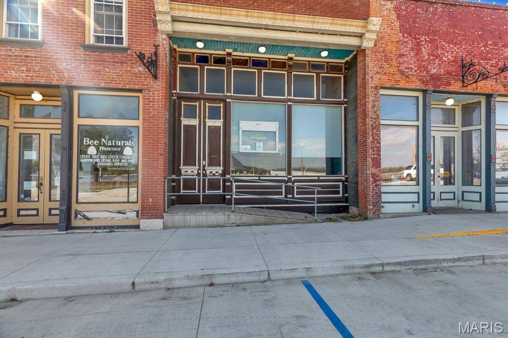 105 N 1st Street, Clarksville, MO 63336