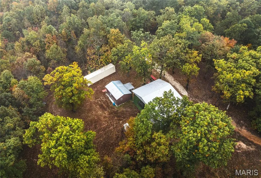 000 Lodge RD, Bourbon, MO 65565