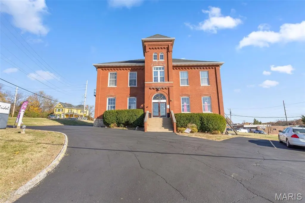 120 Henry AVE, Ballwin, MO 63011