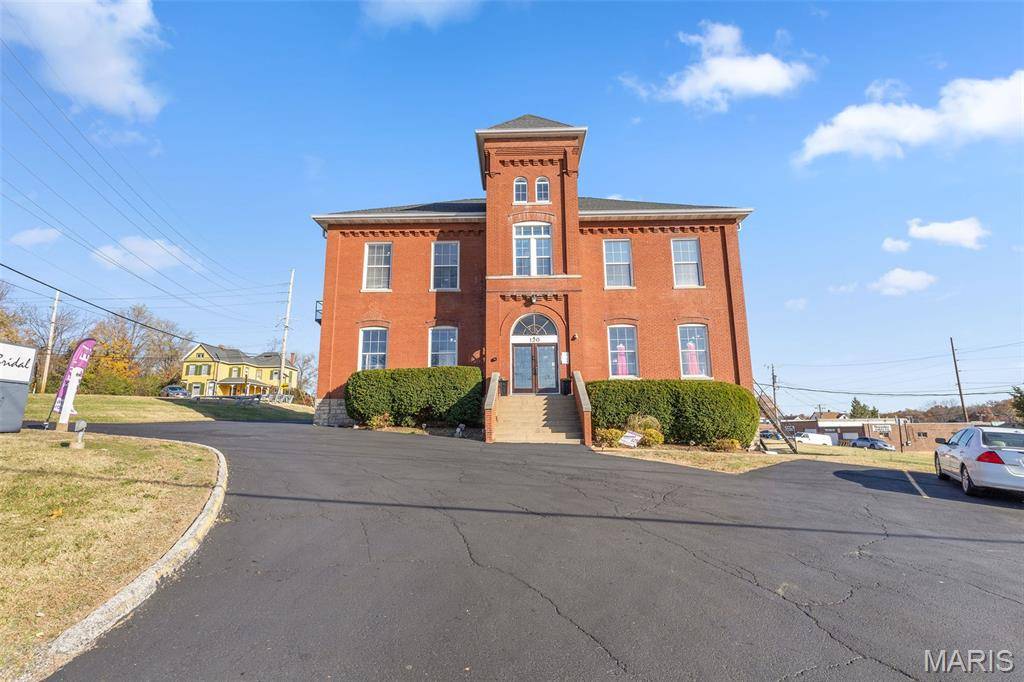 120 Henry AVE, Ballwin, MO 63011