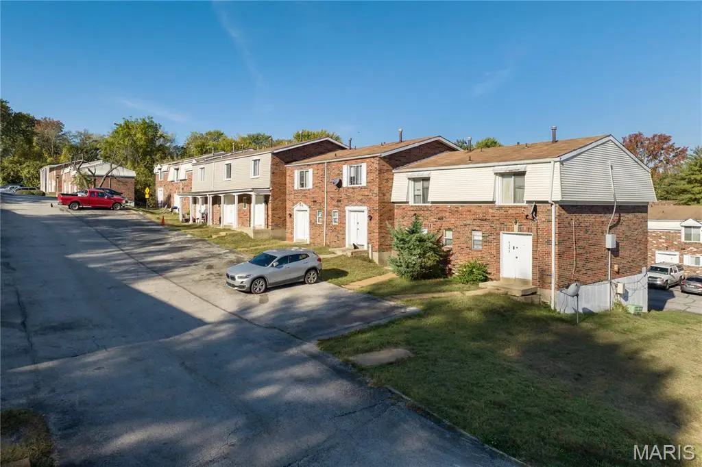 9192 Vanity Fair DR, Bel Ridge, MO 63136