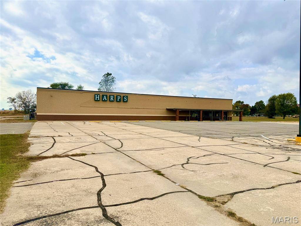 881 S Walnut ST, Bernie, MO 63822