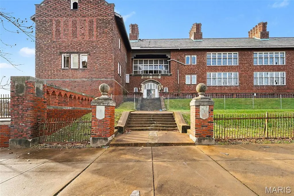 4908 Cote Brilliante AVE, St Louis, MO 63113