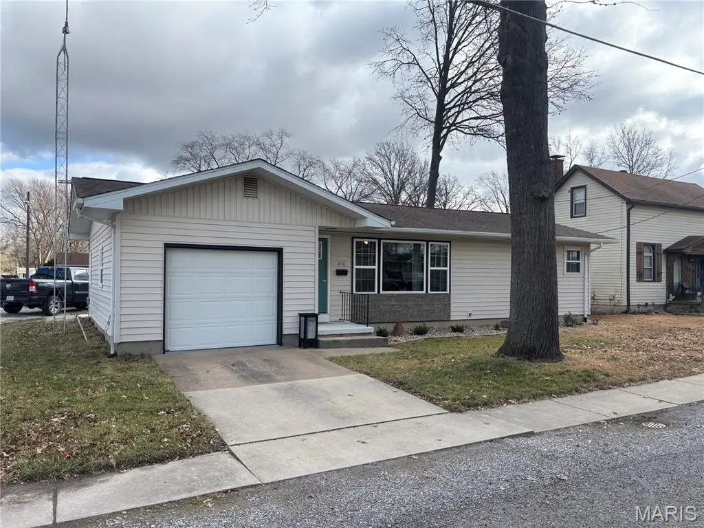 210 N Elm ST, Breese, IL 62230