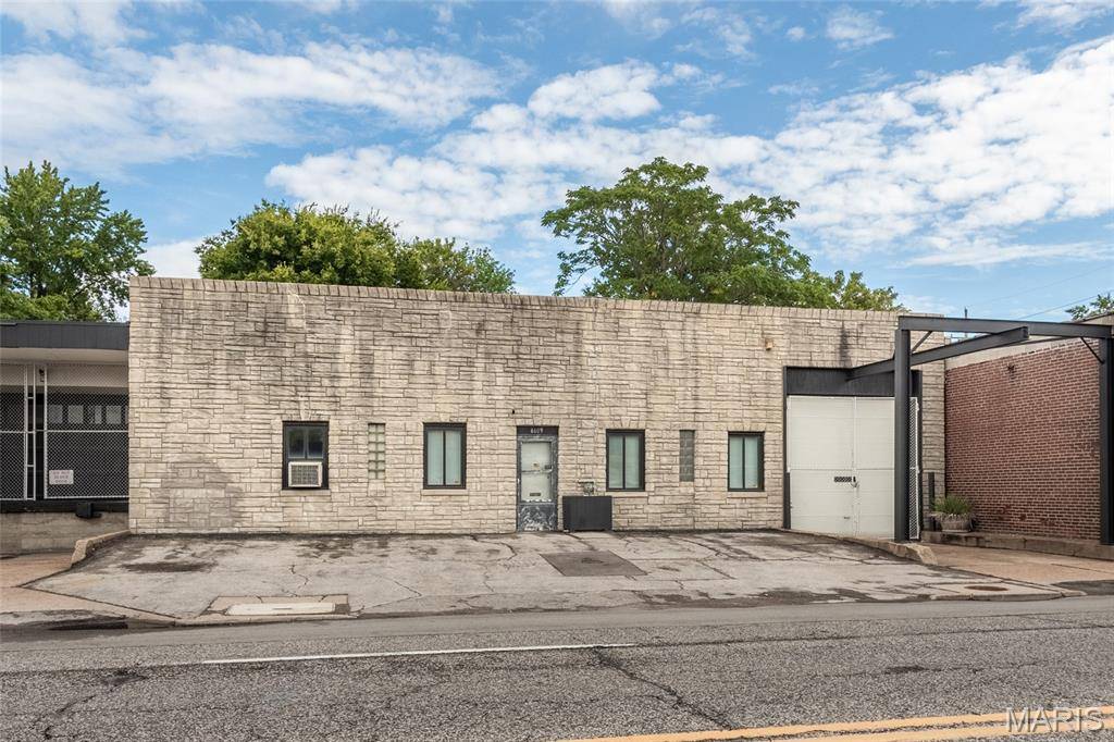 6609 Olive BLVD, University City, MO 63130