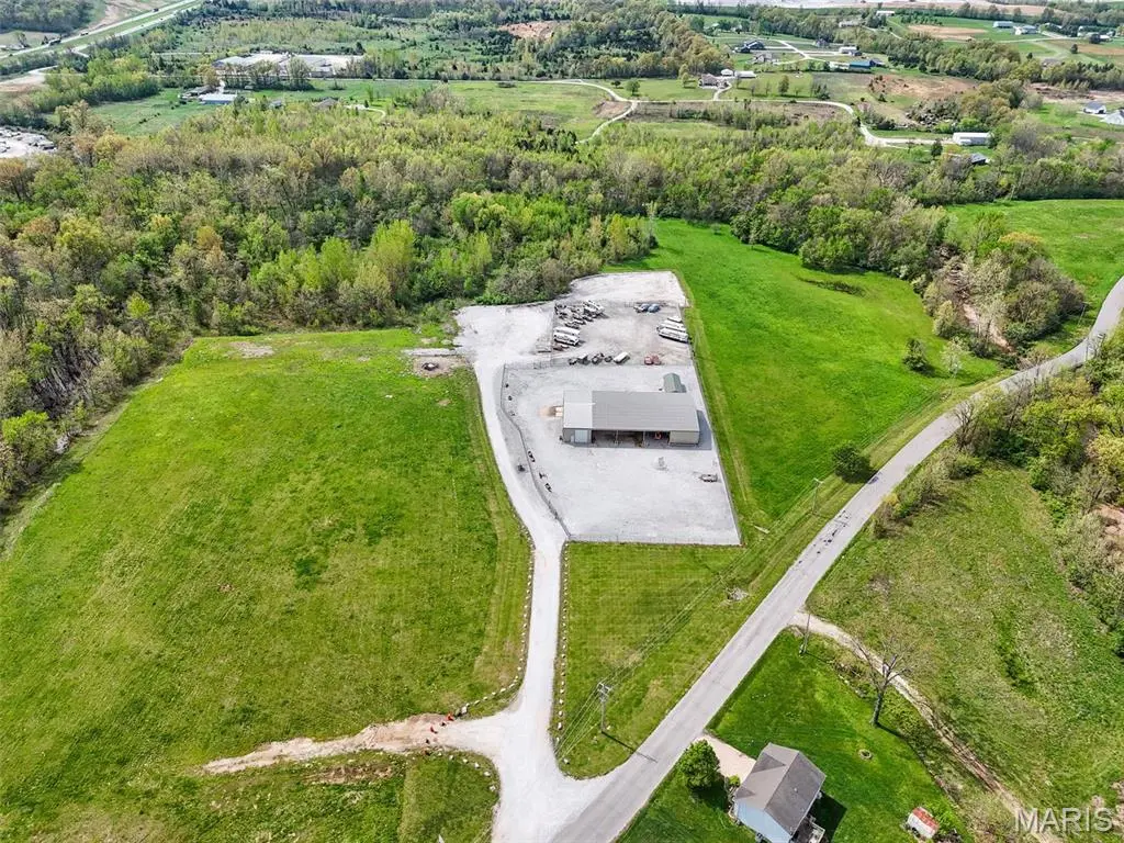 15 Hampel Industrial DR, Moscow Mills, MO 63362