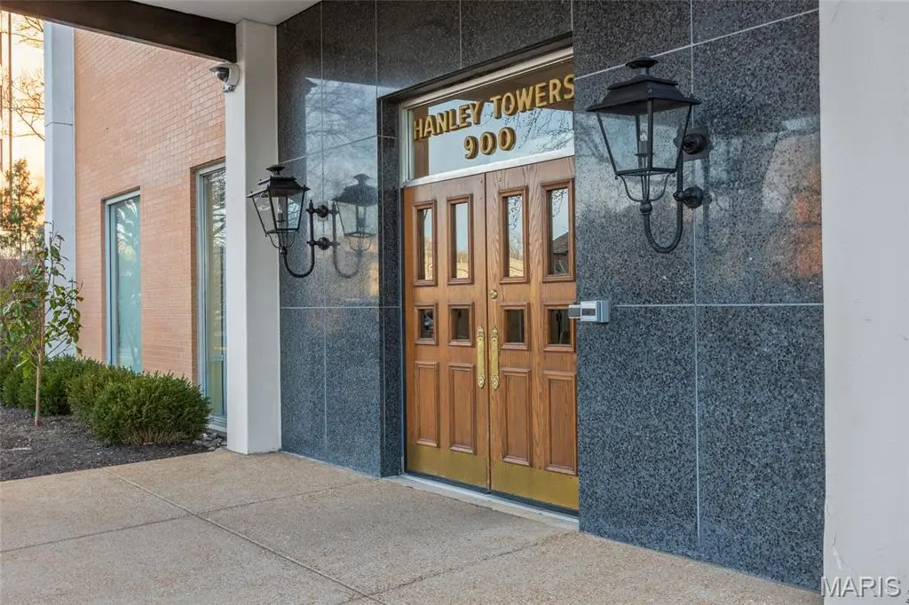 900 S Hanley RD #11B, Clayton, MO 63105
