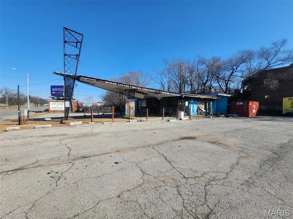 3869 Page BLVD, St Louis, MO 63113
