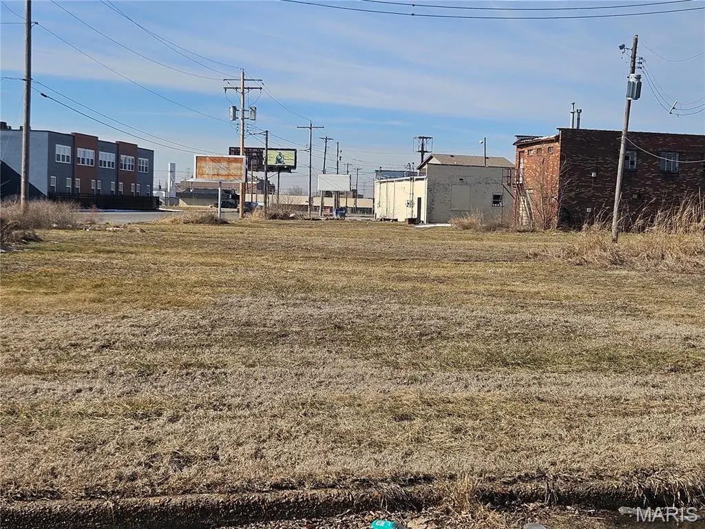 411 N 12th ST, East St Louis, IL 62201