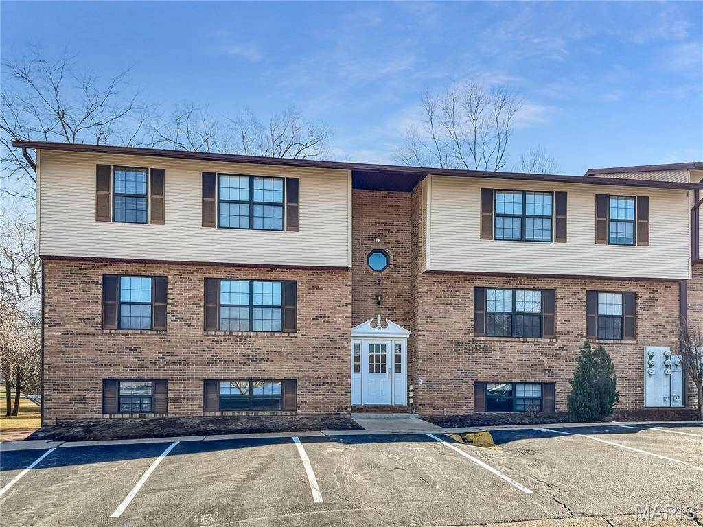 21 Village West CT #302, Washington, MO 63090