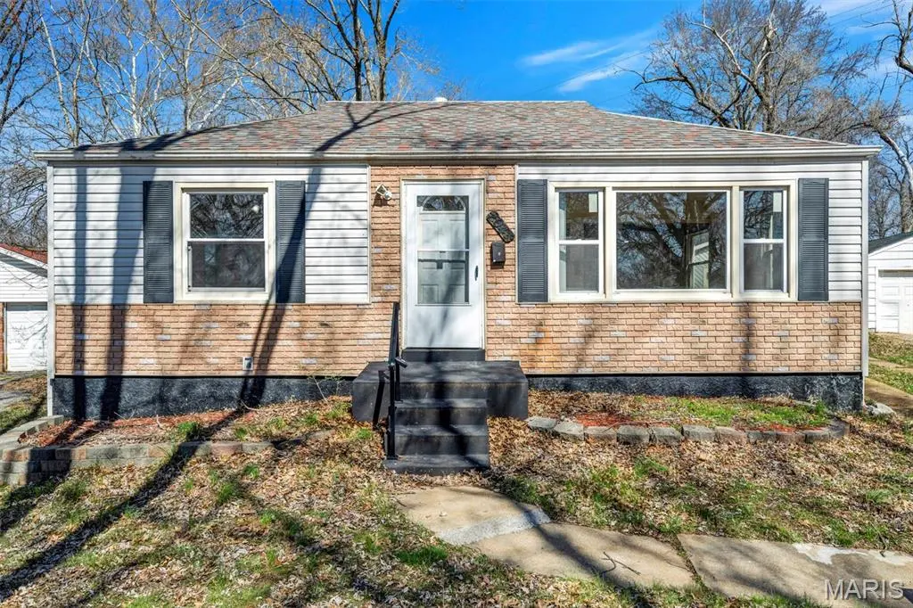 2045 Bainbridge DR, St Louis, MO 63133