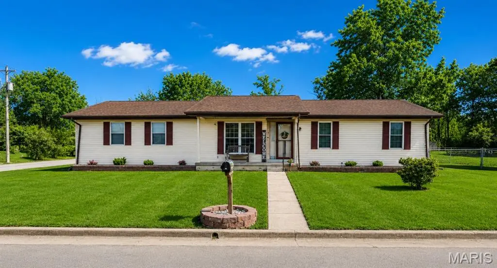 102 Laura ST, Farmington, MO 63640
