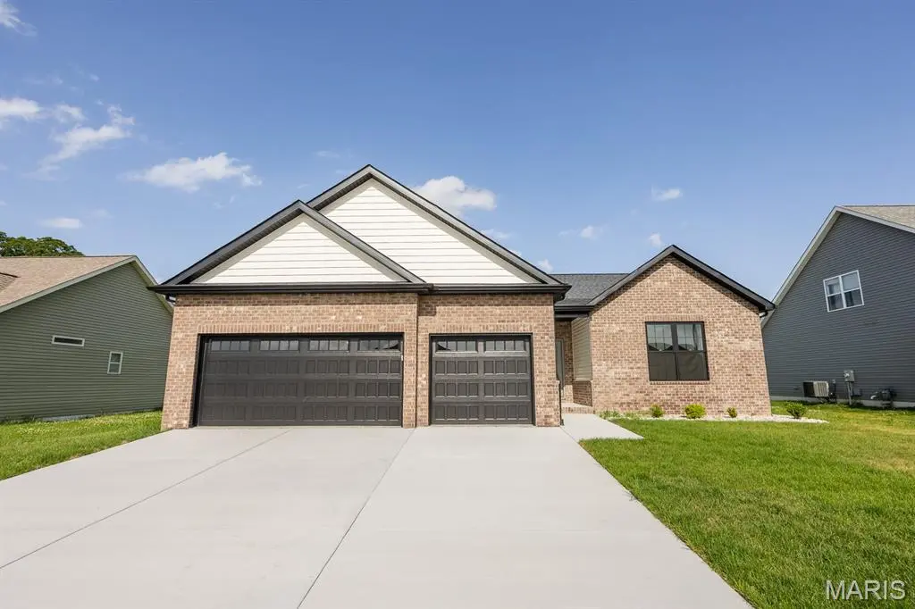 614 Mortar ST, Mascoutah, IL 62258