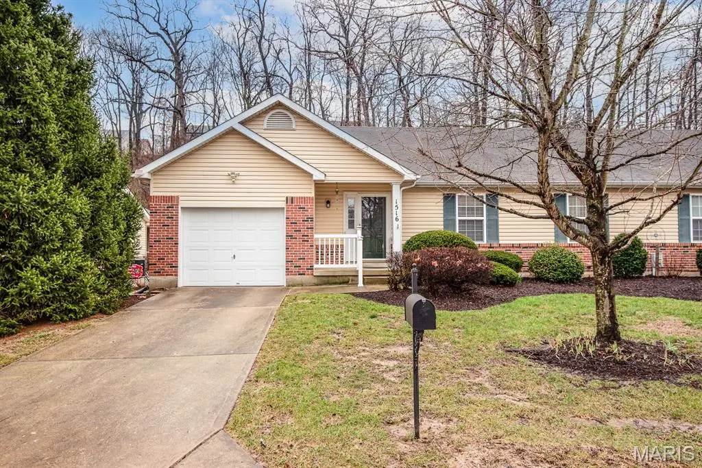 1516 Cassie CT, High Ridge, MO 63049