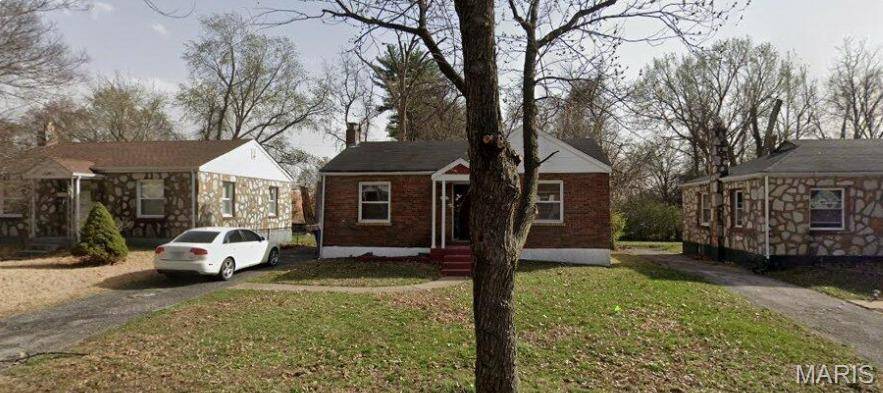8246 Montreal DR, University City, MO 63132