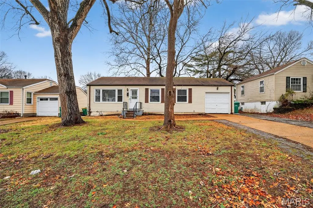 1128 Grenshaw DR, St Louis, MO 63137