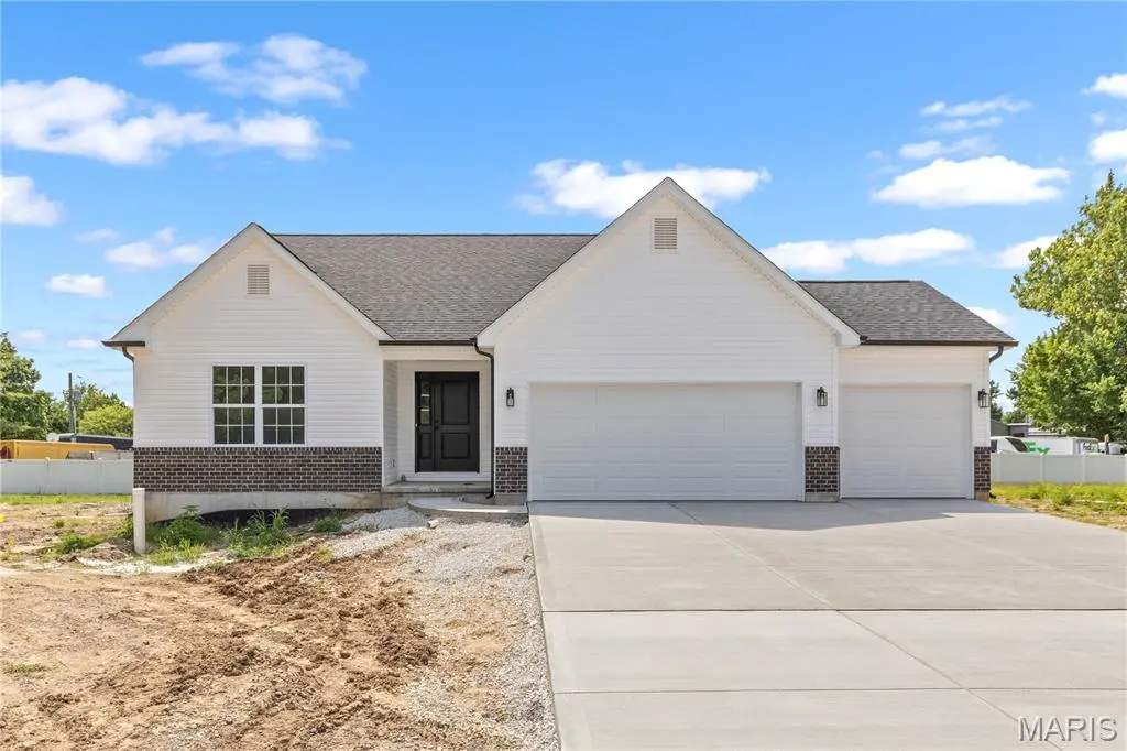 41 Millwell DR, Maryland Heights, MO 63043