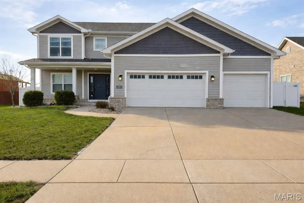 956 Carnegie Knolls DR, O'fallon, IL 62269