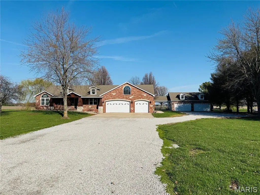 6 Jennifer LN, Collinsville, IL 62234