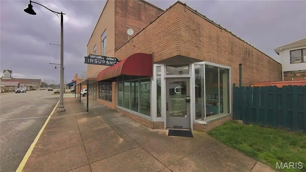 215 S Grand AVE, Houston, MO 65483