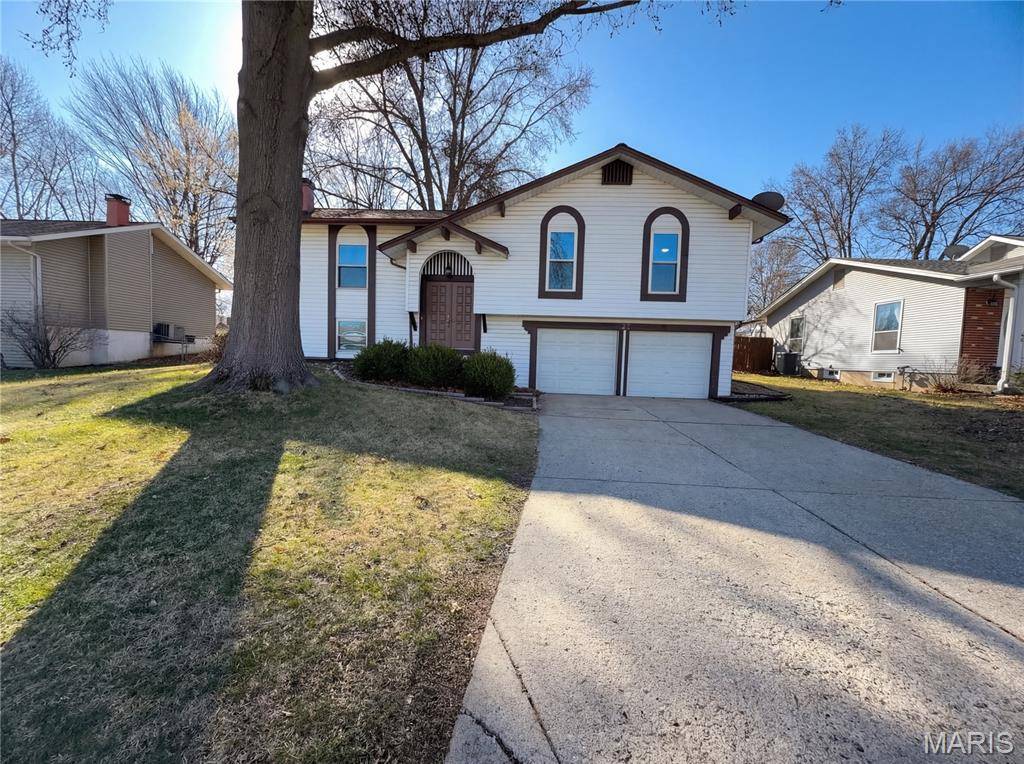 27 Glenna DR, St Peters, MO 63376