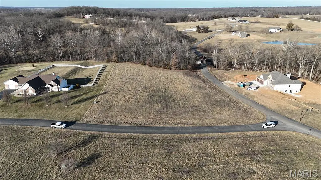 5 Seabiscuit DR, Troy, MO 63379