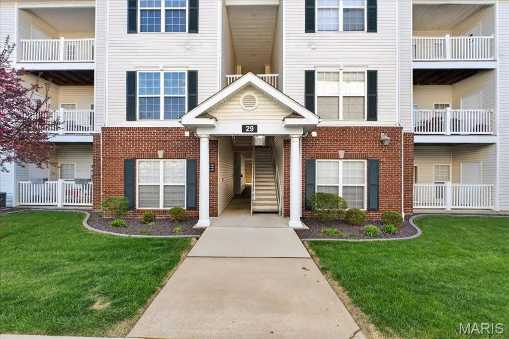 29 Kassebaum LN #304, Unincorporated, MO 63129