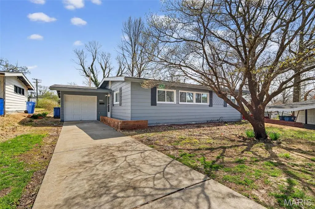8300 Woodhurst DR, St Louis, MO 63134