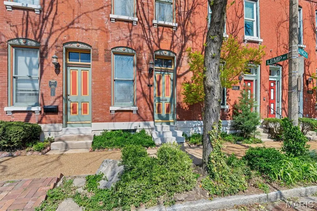 1911 Lynch ST, St Louis, MO 63118