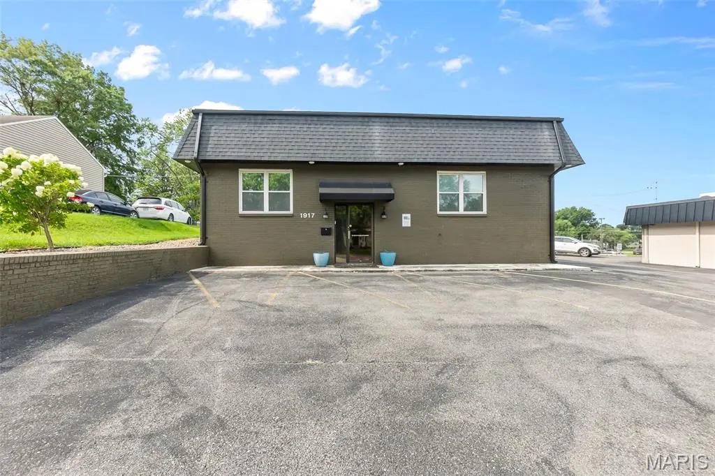 1917 William ST, Cape Girardeau, MO 63703