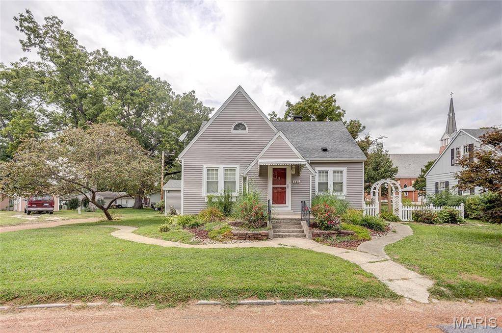 111 W Barr PL, Jerseyville, IL 62052